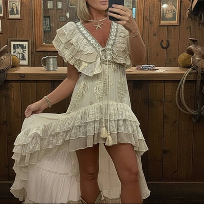 ROBE bohême PAP64 : Taille unique coupe asymétrique ultime ✨ décolleté plongeant, volants vaporeux et détails dorés. un look festival chic irrésistible avec sa coupe cascade. dispo en beige, rose et bleu ciel ! 🌸