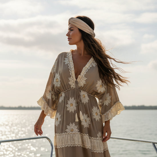 ROBE Longue Bohême : PAP61 MARGUERITE Taille Unique du  38/46  avec broderies fleurs et dentelle ✨ le look folk parfait pour briller. coupe fluide, détails sequins et esprit hippie chic. dispo en noir, beige et turquoise ! 🌸