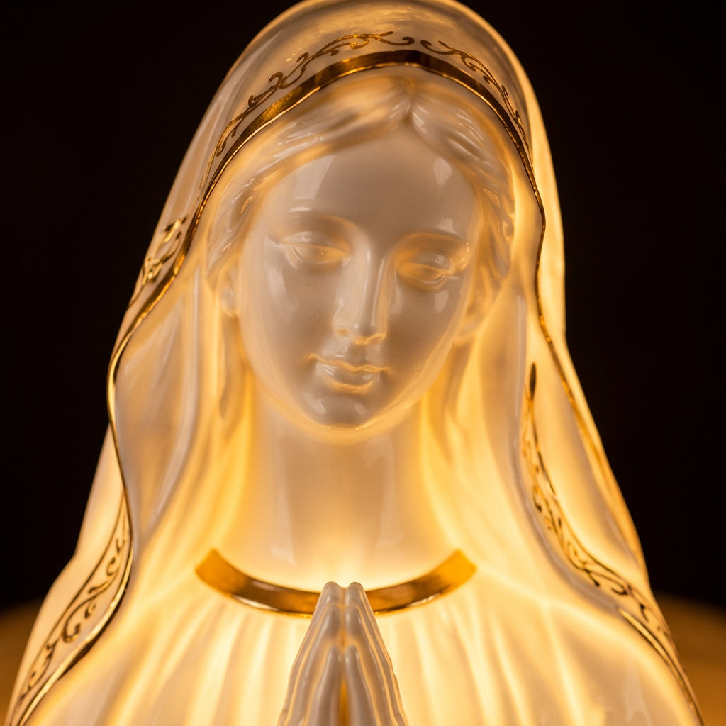 Lumière sacrée – Lampe Vierge Marie Notre-Dame de Lourdes 40 cm, veilleuse de chevet électrique à prise et interrupteur, statue lumineuse blanche et bleu turquoise, fabriquée à Lourdes et bénie
