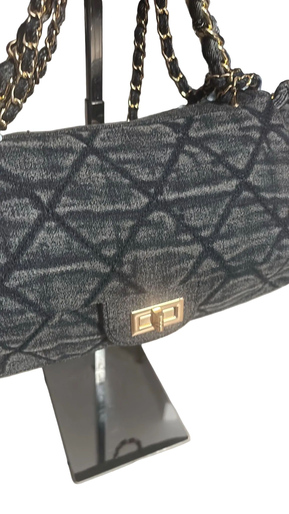 245013 SAC en jeans très joli design avec ce quadrillage en similicuir  fermoir doré en acier, inoxydable,ances pour porter au bras ou épaules 25 cm de largeur 15 cm de hauteur, 8 cm de profondeur