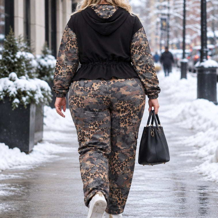 Ensemble cargo 2063 – Tatu Fashion survêtement femme léopard et camouflage avec veste à capuche zippée, cordon de serrage et pantalon cargo assorti, style streetwear tendance