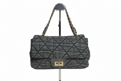 245013 SAC en jeans très joli design avec ce quadrillage en similicuir  fermoir doré en acier, inoxydable,ances pour porter au bras ou épaules 25 cm de largeur 15 cm de hauteur, 8 cm de profondeur