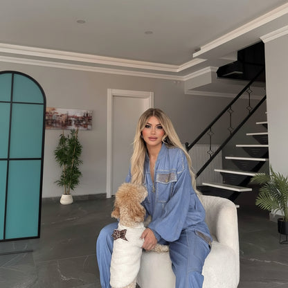 1048 tattu ensemble combinaison denim bleu clair premium style cargo chic avec détails strass étincelants coupe relax confortable tendance streetwear glamour outfit de luxe idéal printemps 2026