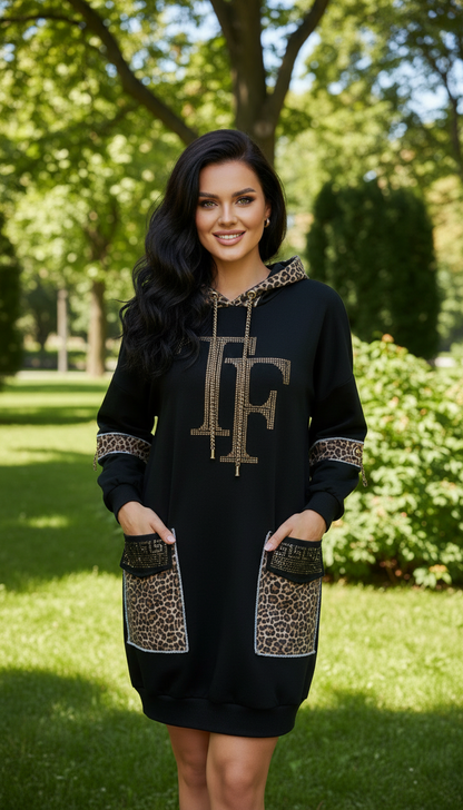 9194 TATU Robe sweat avec capuche poche et logo en léopard avec strass pour un style chic et confortable