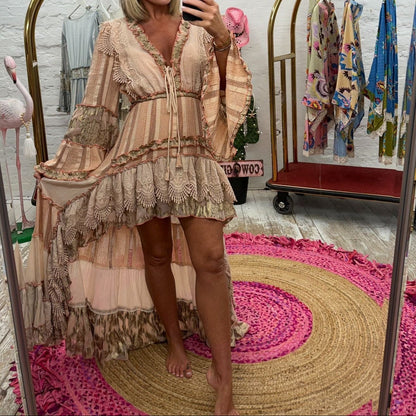 ROBE PAP66 BOHÈME : Taille Unique : Coupe asymétrique à volants et dentelle - style hippie chic aérien