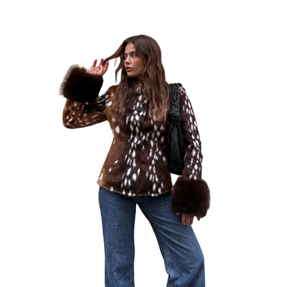 Veste Bambi 82230 – veste femme en fausse fourrure à motif faon brun et blanc, col montant et poignets volumineux en poils longs, style original pour l&
