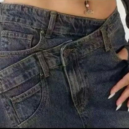 Jean asymétrique YW1670 – jean balloon femme gris noir délavé, taille croisée à boutons décalés, jambes amples et coutures apparentes, coupe urbaine originale pour un look tendance