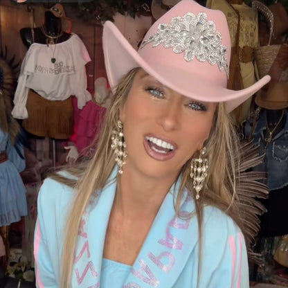 CHAPEAU  strass de cow-boy rose poudré en feutrine douce 908 avec broche luxueuse en strass argentés étincelants style barbiecore et country chic idéal pour soirée à thème anniversaire festival evjf ou look glamour