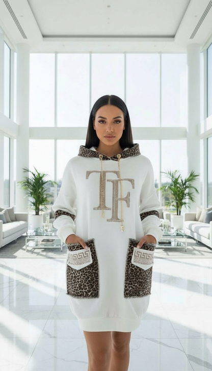 9194 TATU Robe sweat avec capuche poche et logo en léopard avec strass pour un style chic et confortable