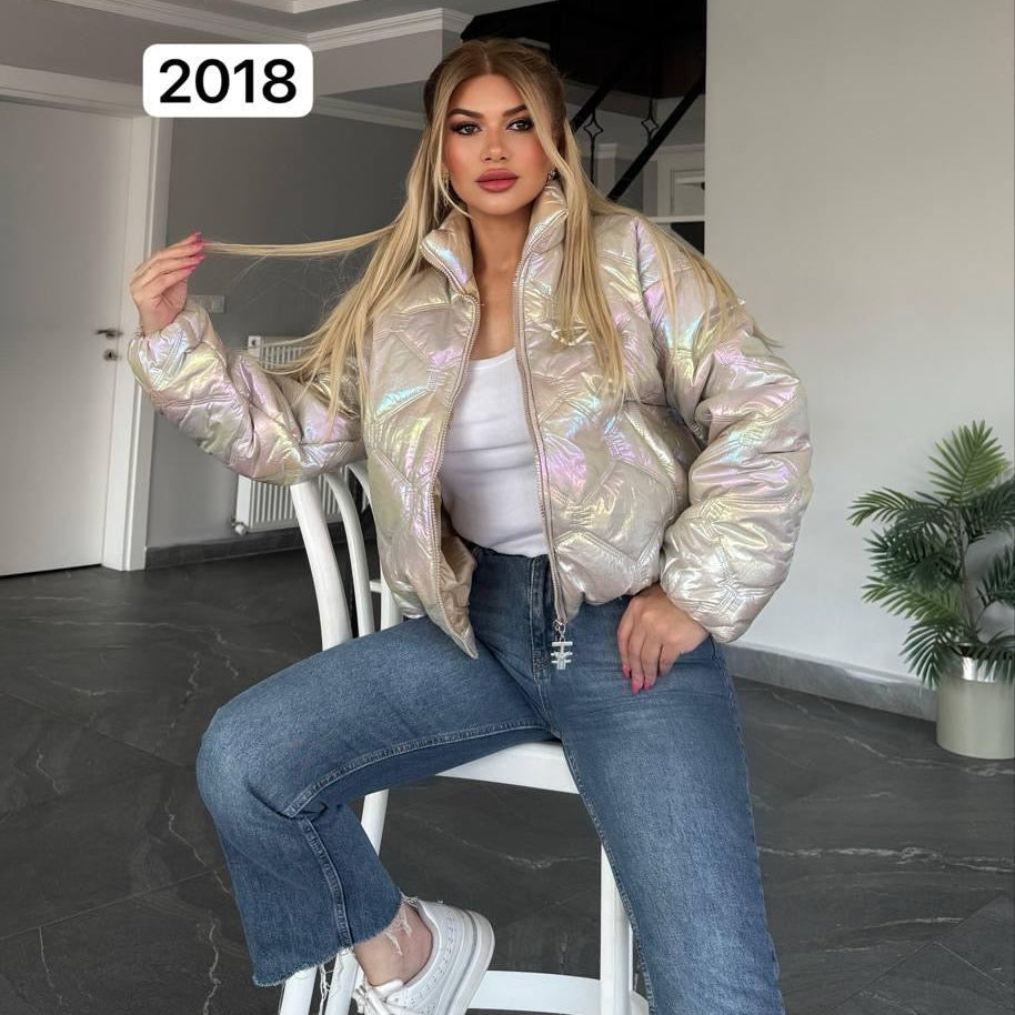 Doudoune irisée 2018 – Tatu Fashion veste courte matelassée femme rose brillant à reflets nacrés, col montant et fermeture zippée, style streetwear chic pour la saison froide