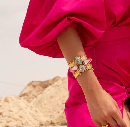 12 NIIKI paris  957 Caledonia bague(crystaux rose et abalone) Tout les bijoux NIIKI indisponibles sont en précommande dans un délai de 15 jours ouvrables voir en privé avec Laetitia .