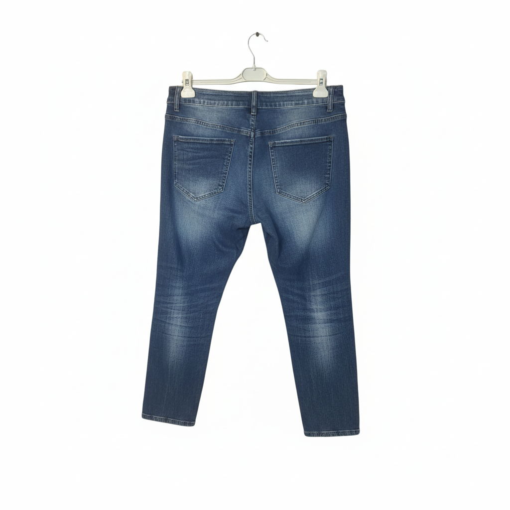 JEANS BOYFRIEND 8336  Customisé Style Streetwear 🌟 Denim Bleu Délavé à Patchs &amp; Écussons Étoiles | Coupe Décontractée Confortable &amp; Tendance | Parfait pour un Look Urbain Iconique – Collection Mode Femme 2026 🔥