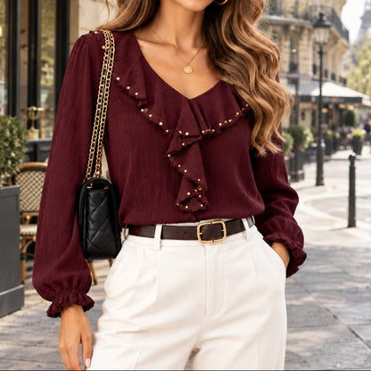 Chemisier bohème 26710 – blouse femme marron kaki à décolleté en V, volant cascade orné de petits clous dorés et manches bouffantes, style chic pour l&