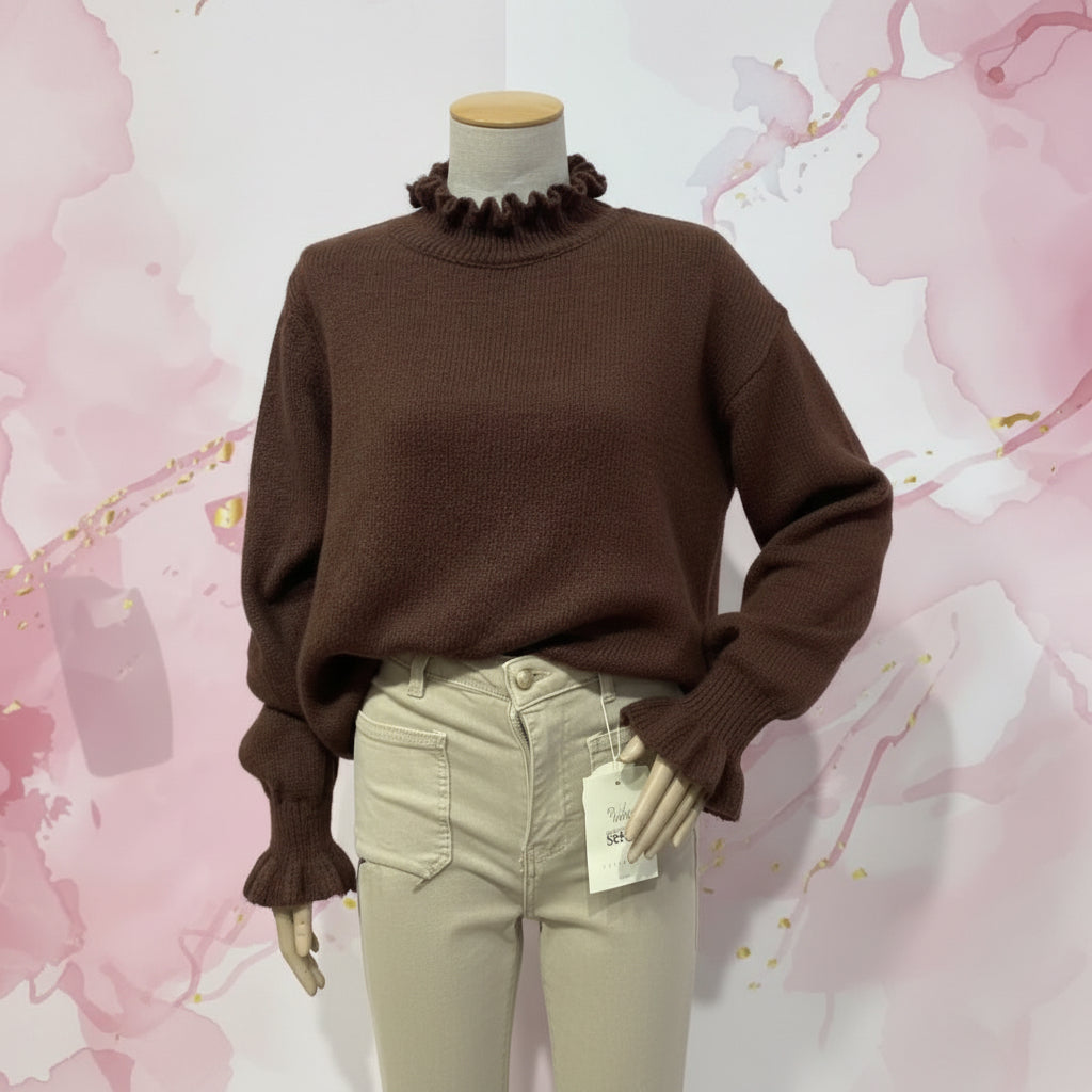 Pull romantique U6081 – pull femme en maille marron chocolat avec col montant volanté, manches bouffantes et poignets resserrés à volants, pièce chic pour les journées d&
