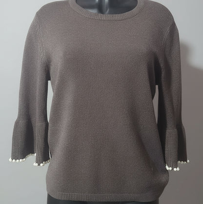 PULL 86036 léger col rond manches volants avec détails de perles pour un style élégant