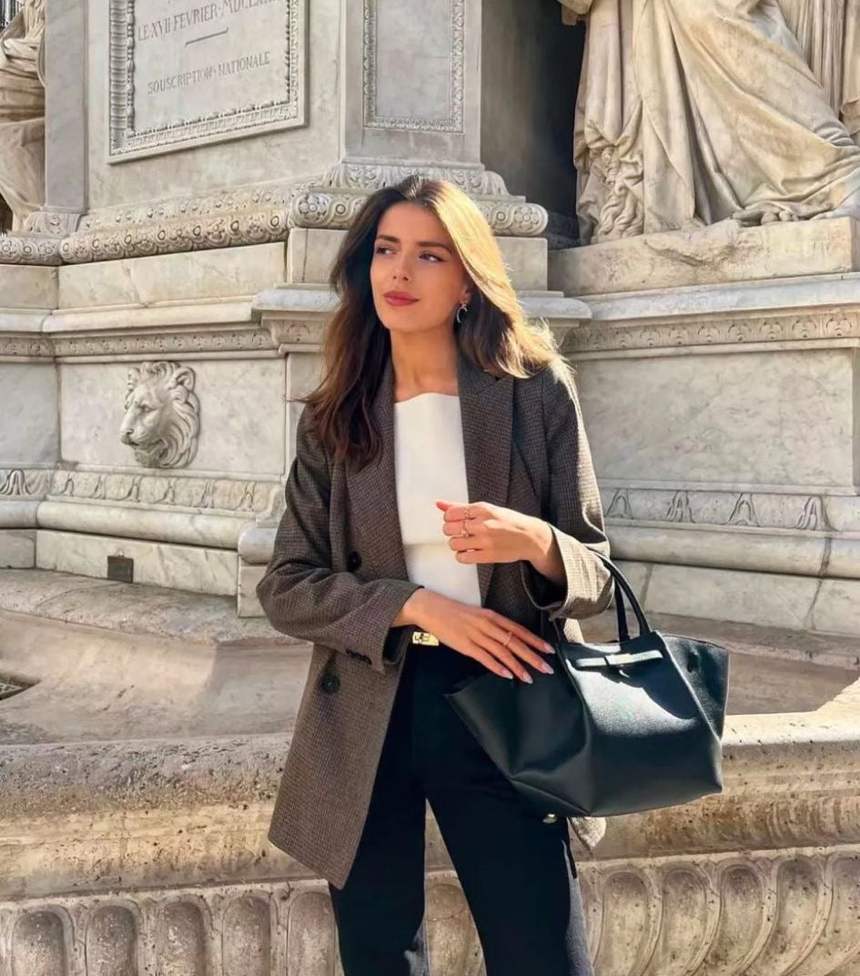 2506 sac en cuir grainé noir et rose poudré l(L46cm et H29cm)