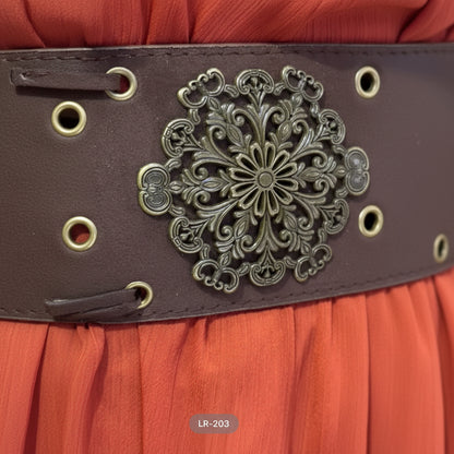 LR203 ceinture corset large en cuir marron style bohème et médiéval pour femme avec laçage frontal à œillets, ornements métalliques sculptés vintage et longs liens suspendus élégants pour cintrer robes et tuniques avec style