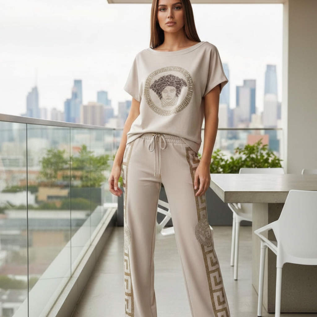 VERSAGE 1127 TATU « Élégantes &amp; Mode » réécrites entièrement en minuscules :• ensemble loungewear chic : l&