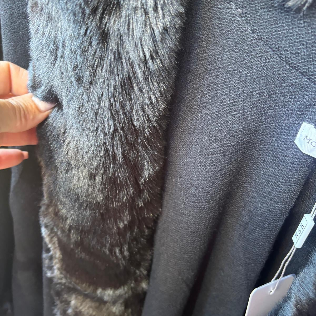 3376 Poncho entièrement fourré confort et élégance