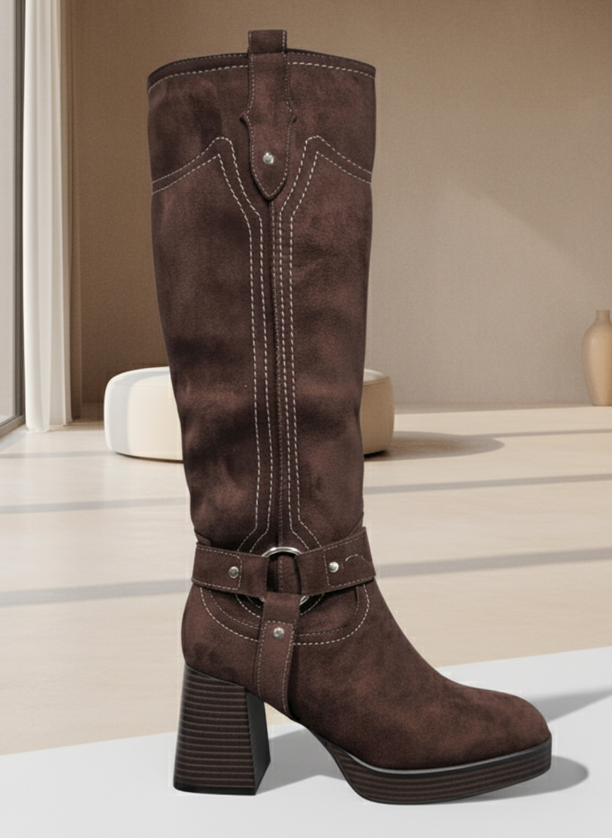 1825 Bottes Suédine Femme Marron/Noir Talon Bloc 7 cm Confortable et Stabile Look Authentique et Tendance avec Surpiqûres Contrastées et Anneau Métallique Décoratif