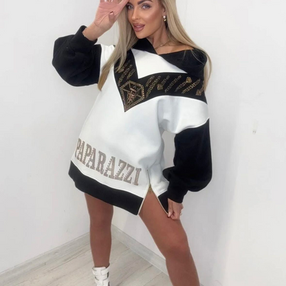 0065 PAPARAZZI robe, tunique, très bonne qualité en blanc et noir, ornée de strass dorés pour le logo de la marque matière sweet avec capuche ￼