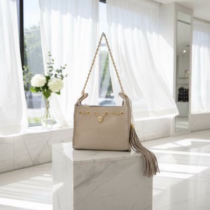 ALEX MAX Sac avec franges latérales chaîne dorée ,sac à main style bohème chaîne dorée chic pour femme – accessoire de mode élégant avec détails tressés artisanaux ,disponible en 3coloris idéal pour sorties et soirées,qualité premium