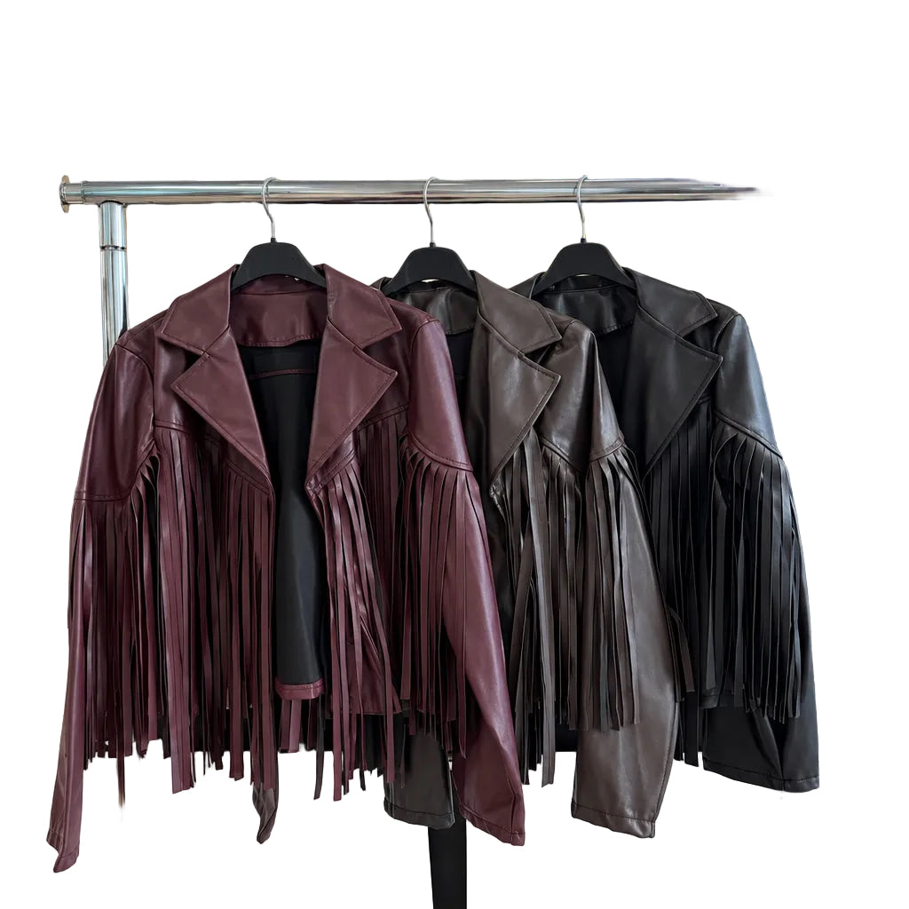 Perfecto frangé 12863 – veste courte femme en similicuir avec longues franges sur le devant, les manches et le dos, col à revers, style rock western bohème chic à associer à un jean ou une robe unie pour souligner ses franges décoratives