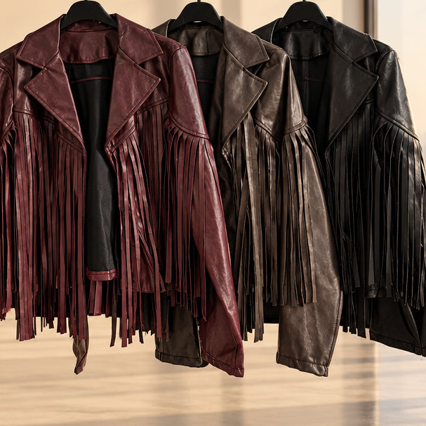 Perfecto frangé 12863 – veste courte femme en similicuir avec longues franges sur le devant, les manches et le dos, col à revers, style rock western bohème chic à associer à un jean ou une robe unie pour souligner ses franges décoratives