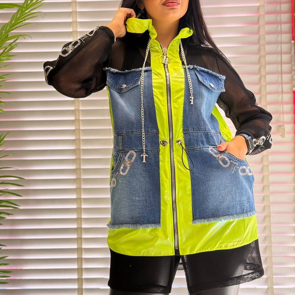 VESTE Longue de Chez TATU 9045 Fermeture zippée pouvant se porter en robe ou en tunique.