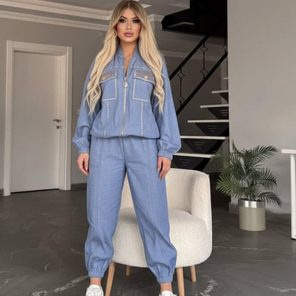 1048 tattu ensemble combinaison denim bleu clair premium style cargo chic avec détails strass étincelants coupe relax confortable tendance streetwear glamour outfit de luxe idéal printemps 2026