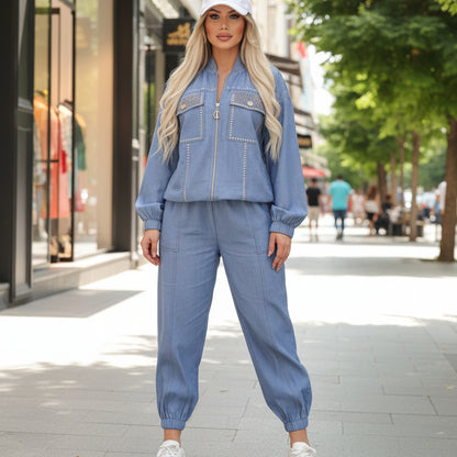 JOGGING TATU FASHION 1048 denim bleu clair premium style cargo chic avec détails strass étincelants coupe relax confortable tendance streetwear glamour outfit de luxe idéal printemps 2026
