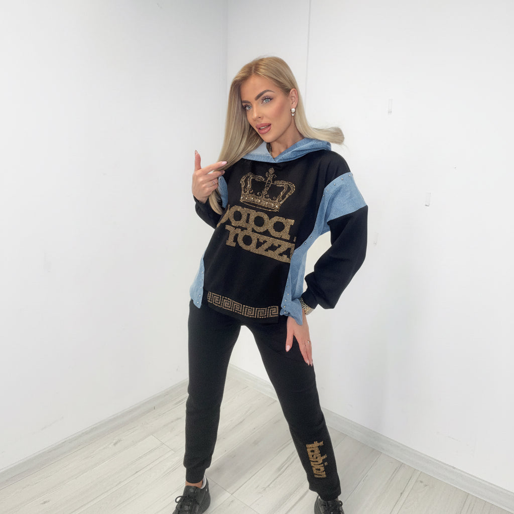 0045 PAPARAZZI ensemble jogging noir premium avec capuche en denim et détails dorés, survêtement chic orné d&