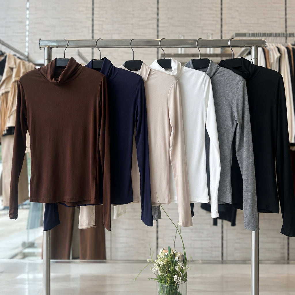 Top seconde peau A64447 / A65952 – haut femme ajusté à manches longues en matière extensible, col montant ou rond selon modèle, pièce de superposition pour l&