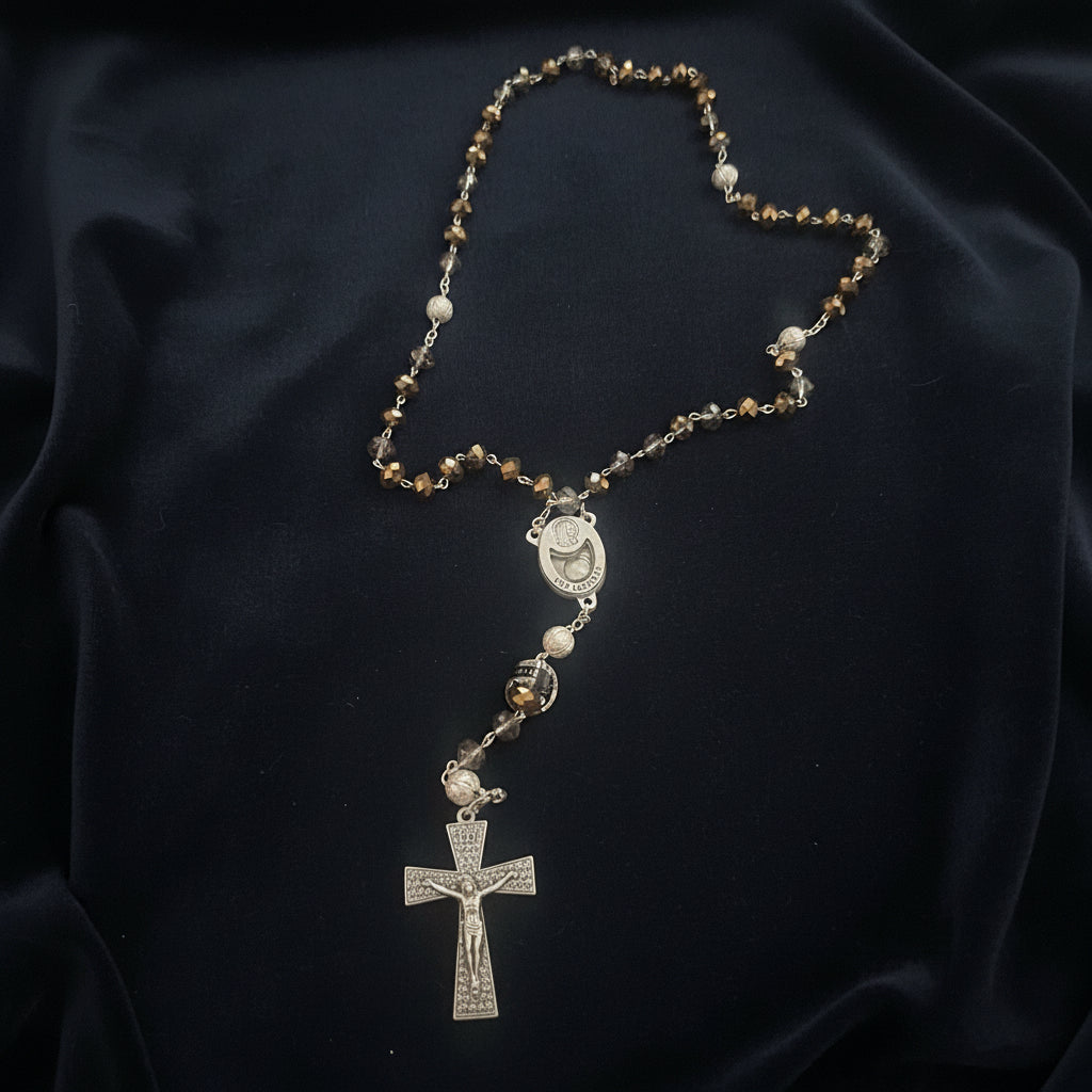chapelet en acier inoxydable argenté avec magnifiques perles marron cuivre, médaille de la vierge sertie contenant de l&