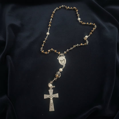 chapelet en acier inoxydable argenté avec magnifiques perles marron cuivre, médaille de la vierge sertie contenant de l&