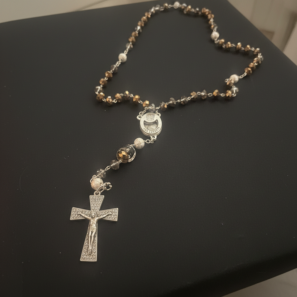 chapelet en acier inoxydable argenté avec magnifiques perles marron cuivre, médaille de la vierge sertie contenant de l&