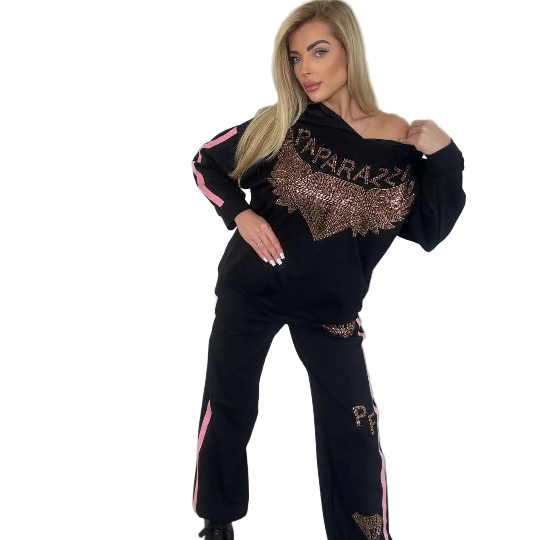 0074 PAPARAZZI  ensemble jogging chic paparazzi à strass et diamants - haut à capuche et pantalon avec bandes roses contrastées - disponible en bleu ciel et noir profond - style streetwear de luxe et confort premium