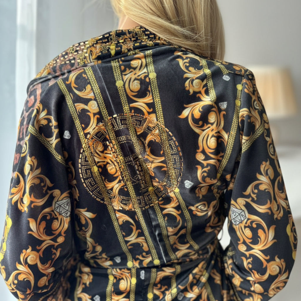 PAPARAZZI ensemble trois  pièces DU 38/44 avec cache coeur et son bustier . 2514 à col lavallière et pantalon fluide droit, tenue coordonnée élégante à motifs baroques dorés et fleurs, ensemble chic vaporeux pour cérémonie et été