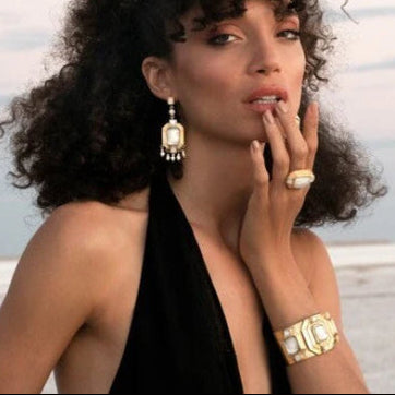 NIIKI PARIS ; 12 golden  collection golden âge géométrique laiton doré a l or 28 carats Tout les bijoux NIIKI indisponibles sont en précommande dans un délai de 15 jours ouvrables voir en privé avec Laetitia .