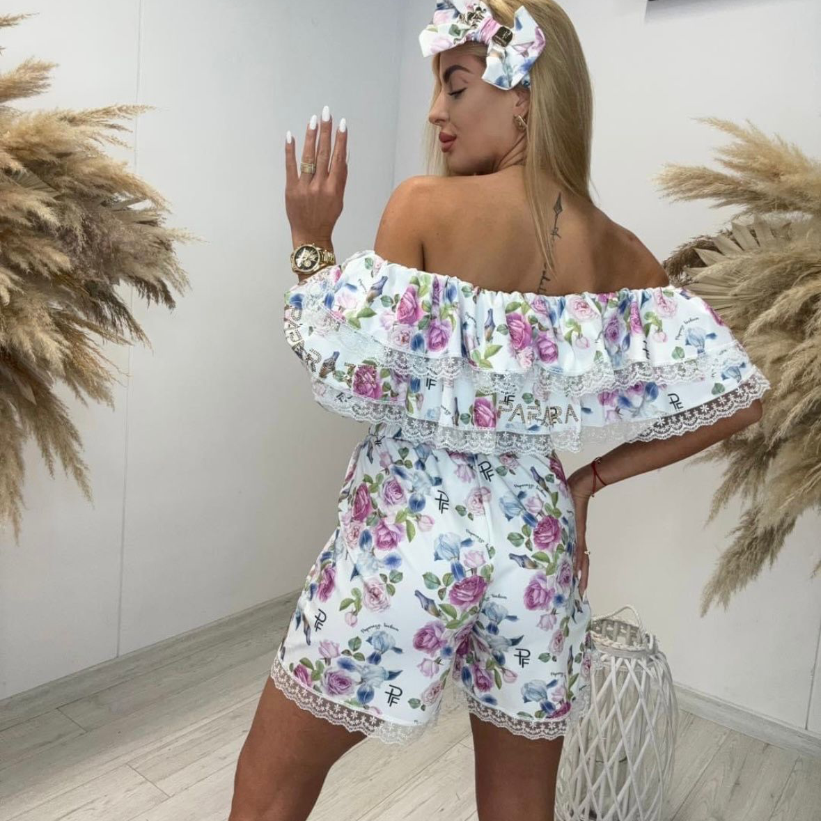 2276 PAPARAZZI Combinaison short 3 pièces bando ceinture et combinaison super matière très légères chic et élégante avec un joli motif fleuri