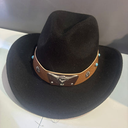 CHAPEAUX de cow-boy style western chic 902 et bohème avec bandeau brodé floral, médaillon central travaillé et finitions premium. l&