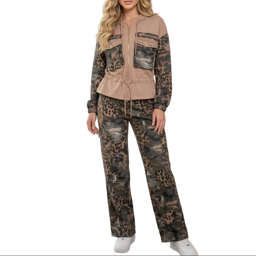 Ensemble cargo 2063 – Tatu Fashion survêtement femme léopard et camouflage avec veste à capuche zippée, cordon de serrage et pantalon cargo assorti, style streetwear tendance