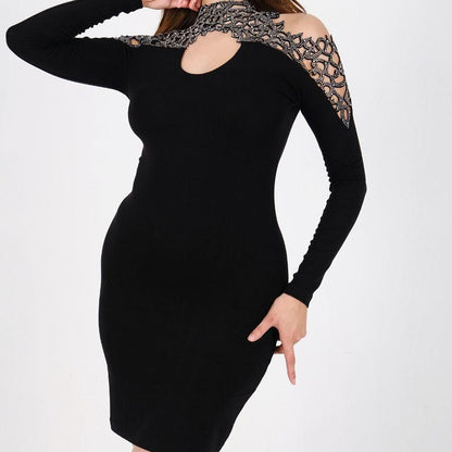 ROBE DE SOIREE 2271  en noir avec détails en dentelle pour une élégance raffinée