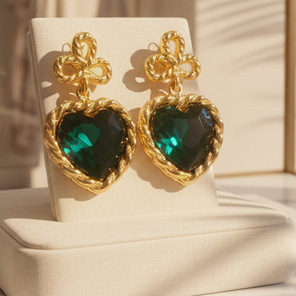 boucle cœur NIIKI PARIS boucle transparent  disponible Crystal (blanc) vert,bleuet rouge.Boucles d oreilles assorties Tout les bijoux NIIKI indisponibles sont en précommande dans un délai de 15 jours ouvrables voir en privé avec Laetitia .