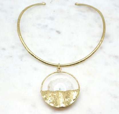 NIIKI PARIS 1179 bijoux feuille pierre nacrée chaque article vendu séparément Tout les bijoux NIIKI peuvent être précommandé délai de 15 jours ouvrables voir en privé avec Laetitia .