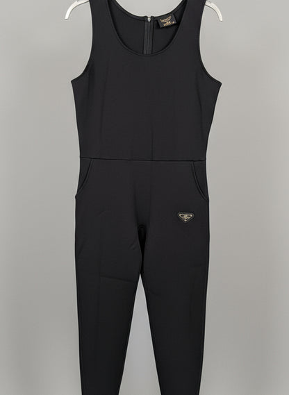 9130 TATU Ensemble combinaison doudoune la blanche légèrement crème a de jolie reflets nacrés 2 pieces luxe comportant des plaques avec le logo de la marque