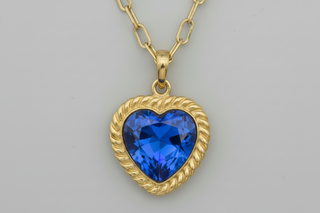 T004 NIIKI PARIS Collier coeur techni transparent couleur disponible Crystal (blanc) vert,bleuet rouge.Boucles d oreilles assorties (  En stock ou sur précommande)