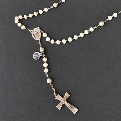 Réservoir d’eau de Lourdes au dos du médaillon et croix en plaqué argent