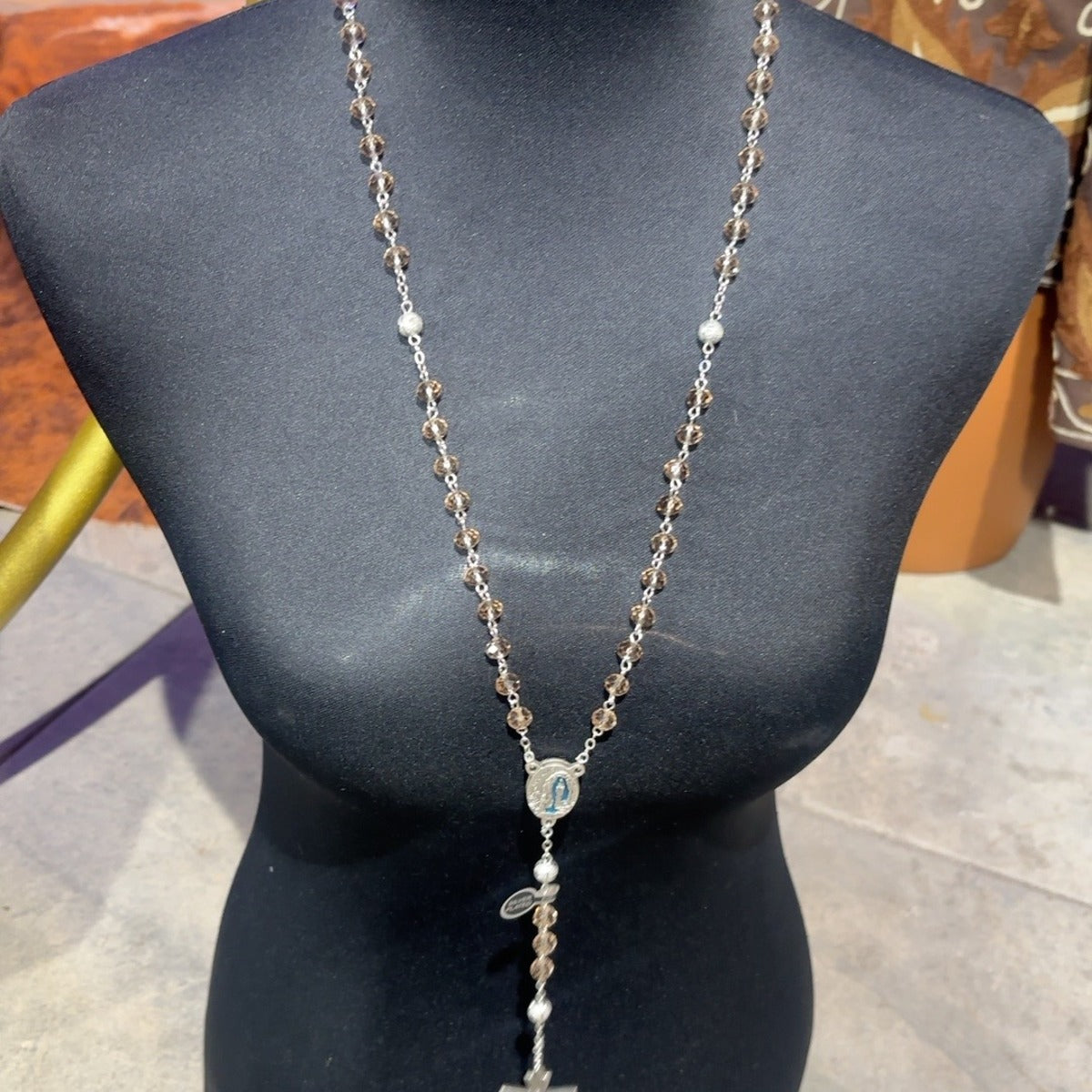 Chapelet beige rosé de Lourdes en plaqué argent, photo réelle