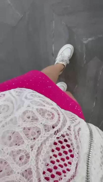 9146 TATU ensemble deux pièces robe moulante, avec par-dessus un blouson tout en dentelle blanche ce blouson peut s’accompagné d’une robe fuchsia ou bleu ciel